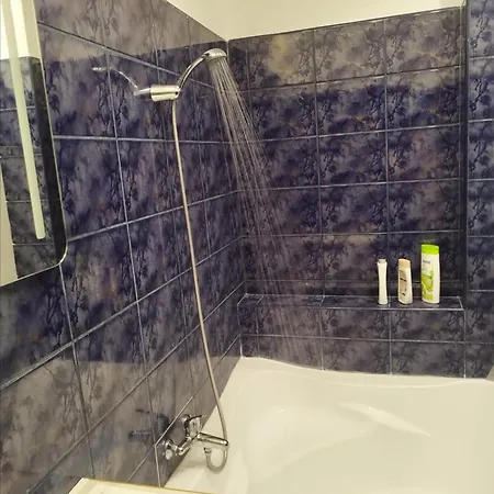 1 Minuta,by Grand Hotel, Sheraton, Molo, Location *